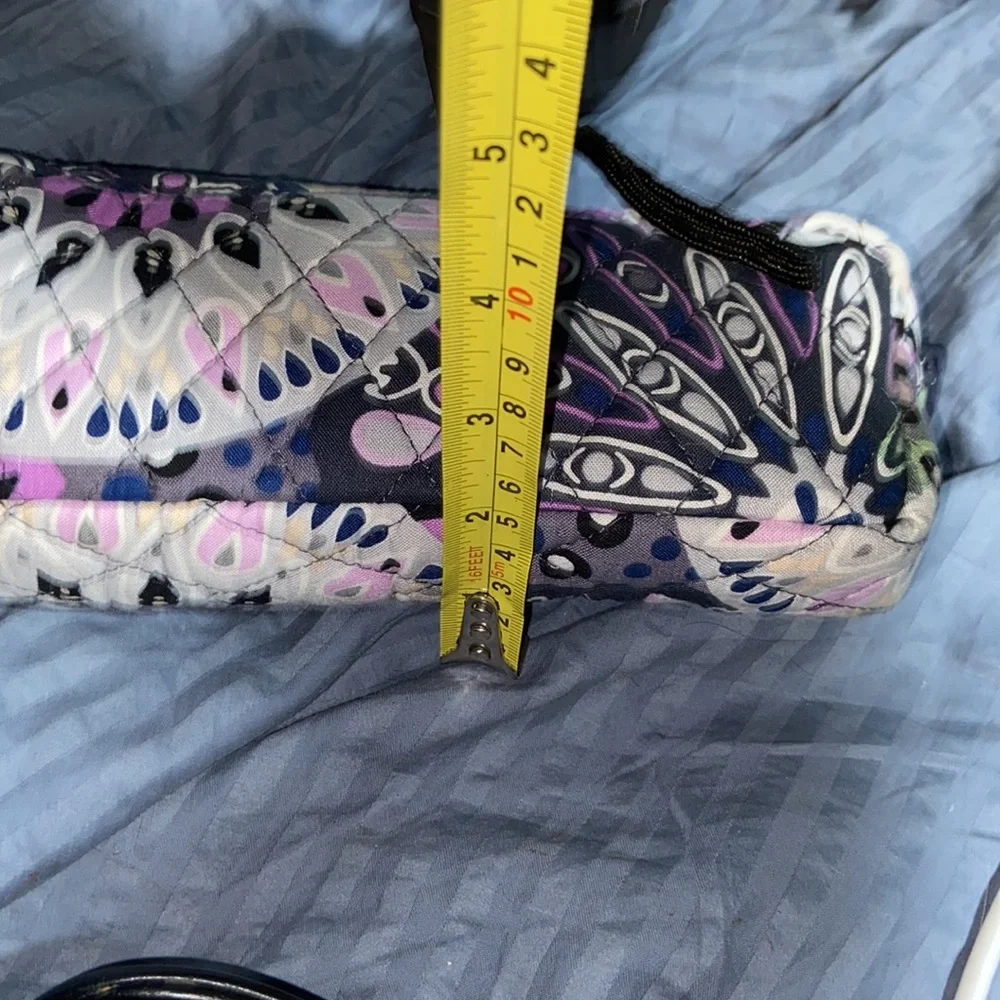 EUC Vera Bradley makeup bag. Zip closure